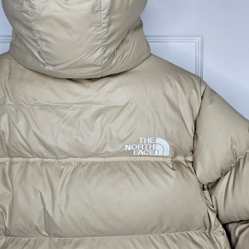 The North Face Nuptse Belted Mid Jacket - Picture 9 of 16